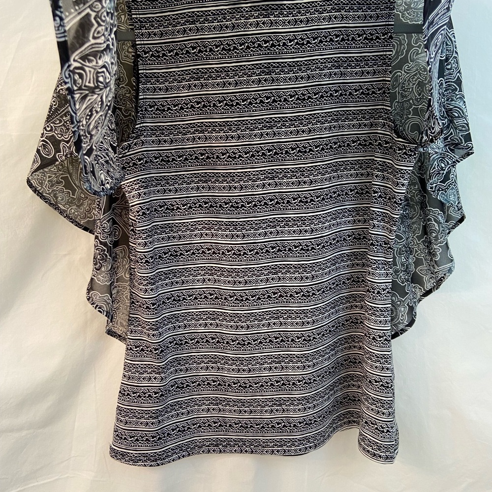 NWT, Kim Rogers, Flowy Sleeveless Black and White Shirt, Size Medium - Picture 5 of 16